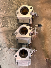 Cargar imagen en el visor de la galería, 50 40 hp Mercury CARBURETOR SET 823799T34 823799T35 823799T36 wme 93-1a 93-2a 93-3a 3 Cylinder Two Stroke 2005 Electric