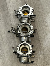 Load image into Gallery viewer, 250 hp Yamaha CARBURETORS port 2-4-6 61A-14301-03-00 61A- 14302-03-00 61A-14303-03-00 two stroke 76 degree