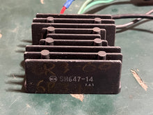 Load image into Gallery viewer, 115 - 225 hp Yamaha VOLTAGE regulator rectifier 6R3-10 6R3-81960-00-00 two stroke SPECIAL CONNECTOR some compatibility 115-22