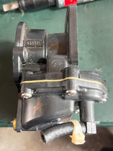 Load image into Gallery viewer, Johnson Evinrude CARBURETOR BODY 433449 0328544 BOWL 333525 333525 ORIFICE PLUG 63D 0328544 Two Stroke