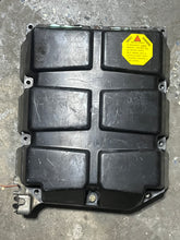 Charger l'image dans la galerie, 150 hp Johnson Evinrude INTAKE AIR SILENCER 0324406 0387871 two stroke 1978-1982 some compatibility 175 200 235