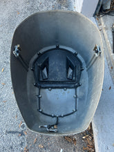 Charger l'image dans la galerie, F200, F 225 hp Yamaha TOP COWLING four stroke LOCAL PICK UP ONLY