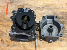 Cargar imagen en el visor de la galería, 70 hp Johnson Evinrude 313355 d2 d1 CARBURETOR w linkages, choke solenoid & plunger TWO STROKE oem 0393546 0393547 CARBURETOR