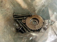 Cargar imagen en el visor de la galería, DF 225 200 250 hp Suzuki OIL PUMP ASSY 16400-93J01 with SPROCKET 12632-93J11 four stroke 2004-2011