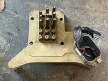 Cargar imagen en el visor de la galería, 175 150 135 115 hp Ficht Evinrude FILTER MODULE 0586546 BASE PLATE 3010815 two stroke 2000-2005