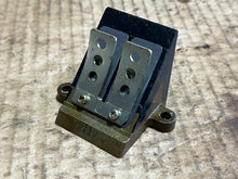 Cargar imagen en el visor de la galería, 40 50 hp Nissan Tohatsu 3c8021000 reed Intake 3e3021000 two stroke 2002-2005