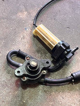 Load image into Gallery viewer, f 115 hp Yamaha FUEL PUMP 6EK-24410-00-00 water separator FUEL FILTER 6EK-24560-00-00 four stroke 2014-2025 some 130 hp