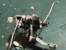 Charger l'image dans la galerie, DF 30 25 hp Suzuki SHIFT ROD (S & L) 25111-94L00 CLUTCH SHAFT LEVER 21210-94L00 ROD 23211-94L00 HOLDER 21151-94L00 four strok