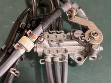 Cargar imagen en el visor de la galería, 250 225 hp Yamaha OIL INJECTION PUMP 60v-13200-01-00 two stroke vmax 2003-2005 62J-13200-01-00