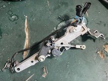 Charger l'image dans la galerie, DF 150 hp Suzuki THROTTLE LEVER HOLDER 19115-96J00, ROD 13510-96J00, SHIFT POSITION SENSOR 13580-93J02, TILT LIMIT 37722-93J1