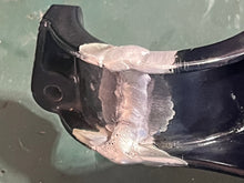 Charger l'image dans la galerie, BFT 115 150 Tohatsu LOWER FRONT COVER BRACKET HZY6-40154-000ZC four stroke 2014-up compatible BF 150 hp Honda 40154-ZY6-000ZA