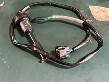 Charger l'image dans la galerie, 90 75 hp Yamaha OIL LEVEL SENSOR 6H1-85720-16-00 6H1-85720-17-00 two stroke 1994-2009