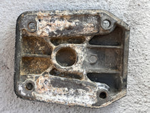 Charger l'image dans la galerie, 90 - 225 hp Johnson Evinrude 37773 0338741 lower engine mount covers v4 v6 TWO STROKE 1993-2000