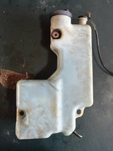 Cargar imagen en el visor de la galería, 90 hp Tohatsu Nissan OIL TANK 90A 3B7710102 LEVEL SENSOR 3B7710201 Two Stroke