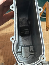 Cargar imagen en el visor de la galería, f 150 hp Yamaha VST 63P-14180-00-00 FLOAT CHAMBER & 63P-13907-01-00 FUEL PUMP tested FOUR STROKE 2005 nla, super #s: 63P-1418