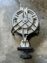 Charger l'image dans la galerie, 30 25 hp Yamaha RECOIL STARTER pull 689-15710-03-00 two stroke 1984-1993