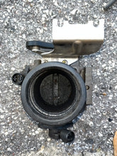 Charger l'image dans la galerie, BF 130 hp Honda THROTTLE BODY 16400-ZW5-013 Four Stroke 1999-2004
