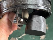 Cargar imagen en el visor de la galería, sold june2026——75 - 175 hp Evinrude E-tec vst FLOAT PIN & NEEDLE 5004428 two stroke 1998-2005 some Ficht motors