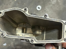 Charger l'image dans la galerie, f 225 200 hp Yamaha vst FLOAT CHAMBER BODY 69J-14180-21-00 plate 69J-24422-10-00 2005-2010 four stroke