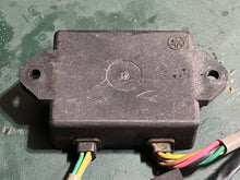 Load image into Gallery viewer, 80 - 225 hp Yamaha 6K1-01 dual ignition control unit 6K1-82570-01-00 6K1-82570-02-00 two stroke 1987