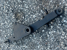 Cargar imagen en el visor de la galería, 140 hp Evinrude THROTTLE LEVER 0393563 334700 two stroke v4 looper 1985-1989