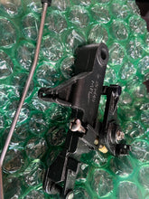 Charger l'image dans la galerie, 60 50 40 30 hp Mercury 822682A4 THROTTLE LEVER, 883006A1 THROTTLE ARM, 879870A1 LINK ASSEMBLY efi Four Stroke outboards