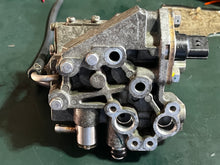 Charger l'image dans la galerie, 150 200 hp Yamaha FUEL PUMP ASSY 68F-13910-00-00 COVER 68F-13993-00-00 two stroke HPDI 2000-2003 some 175 hp
