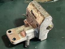 Charger l'image dans la galerie, 150 200 hp Yamaha FUEL REGULATOR 68F-24470-00-00 two stroke HPDI 2000-2003 some 175 hp