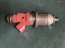 Load image into Gallery viewer, 150 175 200 hp Yamaha HPDI Fuel Injector 68F-13761-00-00 2.6L two stroke 2000-2011 cleaned