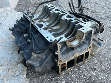 Charger l'image dans la galerie, 200 175 150 hp Yamaha CRANKCASE 64E-15100-00-94 two stroke 6 cylinder carbureted 1996-1998