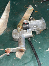 Charger l'image dans la galerie, DF 115 hp Suzuki CLUTCH LEVER 21110-92J00 CLUTCH HOLDER LEVER 21151-92J00, CLUTCH SHAFT ARM 21230-92J00 NEUTRAL SWITCH 37721-