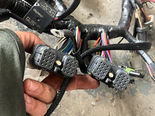 Load image into Gallery viewer, 175 150 135 hp Ficht Evinrude ENGINE HARNESS wiring 0586717 two stroke 2002-2006