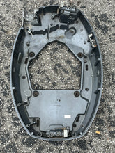 Charger l'image dans la galerie, F 100 80 hp Yamaha BOTTOM COWLING ASSY 67F-42710-00-4D four stroke 1999-2002