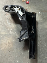 Charger l'image dans la galerie, DF 30 hp Suzuki 15” SWIVEL BRACKET 43111-94LA0-YAY four stroke 2018