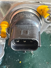 Load image into Gallery viewer, 250 hp Yamaha PRESSURE SENSOR 60V-82380-00-00 PIPE 60V-13938-00-00 two stroke HPDI 3.3 Liter 2003-2009 some compatibility 200