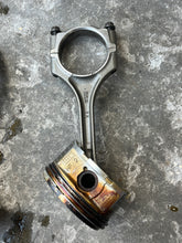 Cargar imagen en el visor de la galería, BF 225 200 hp Honda PISTON 13101-ZY3-A00 PIN 13111-PEA-000 CONNECTING ROD 13210-R70-A00 four stroke 2006-later