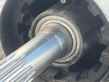 Charger l'image dans la galerie, 115 hp Mercury Tower Of Power LOWER UNIT 20” long 1655-7333T42 1655-7333A42 Two Stroke Inline 4 and 6 cylinder ONLY