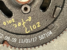 Charger l'image dans la galerie, 30 25 15 hp Evinrude E-tec FLYWHEEL ASSY 0587104 two stroke 2017 AA AB AF 2012-up