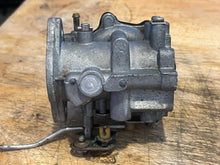 Cargar imagen en el visor de la galería, 70 hp Johnson Evinrude 313355 d2 d1 CARBURETOR w linkages, choke solenoid & plunger TWO STROKE oem 0393546 0393547 CARBURETOR