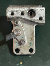Charger l'image dans la galerie, 150 200 hp Yamaha FUEL REGULATOR 68F-24470-00-00 two stroke HPDI 2000-2003 some 175 hp