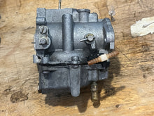 Cargar imagen en el visor de la galería, 70 hp Johnson Evinrude 313355 d2 d1 CARBURETOR w linkages, choke solenoid & plunger TWO STROKE oem 0393546 0393547 CARBURETOR