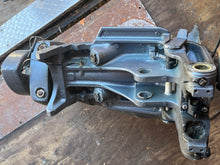 Load image into Gallery viewer, f 115 hp Yamaha 20” MIDSECTION UPPER CASING 68V-45111-10-8D SWIVEL 64E-43311-10-8D EXHAUST 67F-41137-01-94 STEERING BRACKET 6