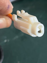 Cargar imagen en el visor de la galería, DF 25 hp 33410-95J00 IGNITION COIL ASSY ig6105 FOUR STROKE 2006-2014 $40