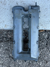 Load image into Gallery viewer, f 225 200 hp Yamaha CYLINDER HEAD COVER 1 strbd 69J-11191-00-1S four stroke 2002-10
