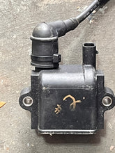 Cargar imagen en el visor de la galería, 50 40 hp Tohatsu Nissan IGNITION COIL #2 & # 3 3Z5064700 1542 PLUG CAP 3H6069990 two stroke 2002-2018