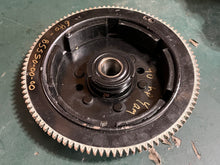 Charger l'image dans la galerie, 90 75 hp Yamaha flywheel ROTOR ASSY with keyway 6H0-85550-00-00 fl117-32 two stroke 1992-2009