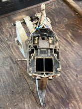 Cargar imagen en el visor de la galería, 200 hp Johnson Evinrude MIDSECTION 25” EXHAUST HOUSING 0435479 SWIVEL 0434724 ADAPTER 0436751 STEERING ARM 0437698 two stroke