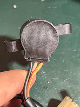 Cargar imagen en el visor de la galería, f 115 150 175 200 225 HP Yamaha TRIM SENDER 64E-83672-02-00 four stroke 2001-2003 some 25 30 40 75 80 90 130 hp superseded 64E-83672-03-00 64E-83672-04-00