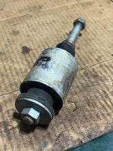 Cargar imagen en el visor de la galería, DF 70 60 hp Suzuki 54160-87E11 LOWER MOTOR MOUNT 1998-2009 four stroke 54166-87E00 LOWER MOUNT BOLT & cover