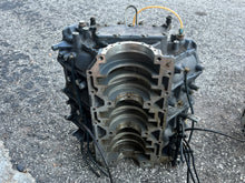 Charger l'image dans la galerie, 200 175 150 hp Yamaha CRANKCASE 64E-15100-00-94 two stroke 6 cylinder carbureted 1996-1998